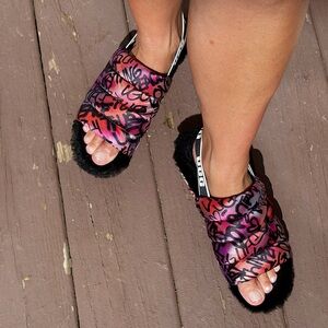 ♥️💖 UGG Fluff Yeah Sandals Graffiti Style Print in Shades of Pink Orange Purple